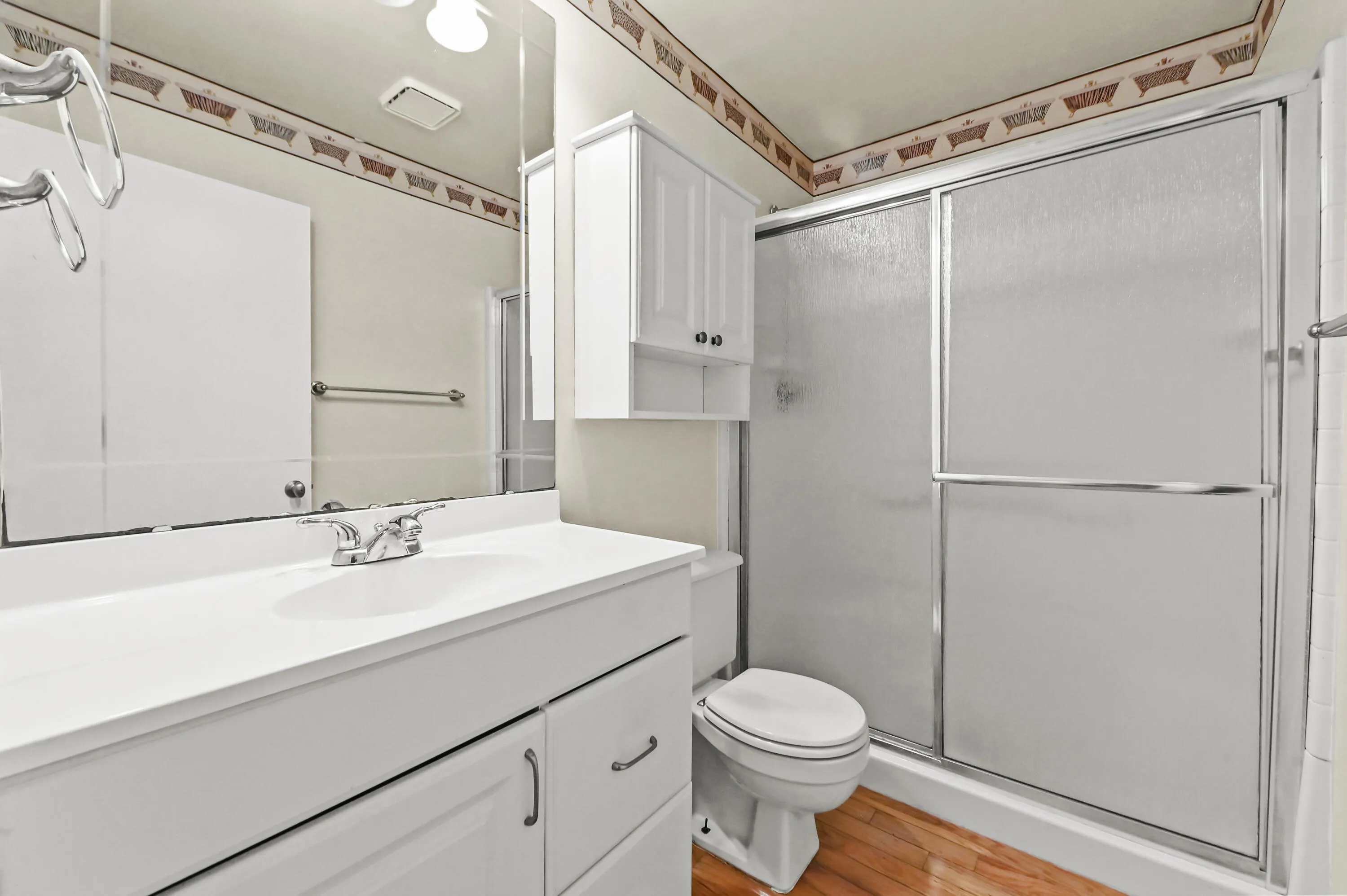 16 Bathroom 01