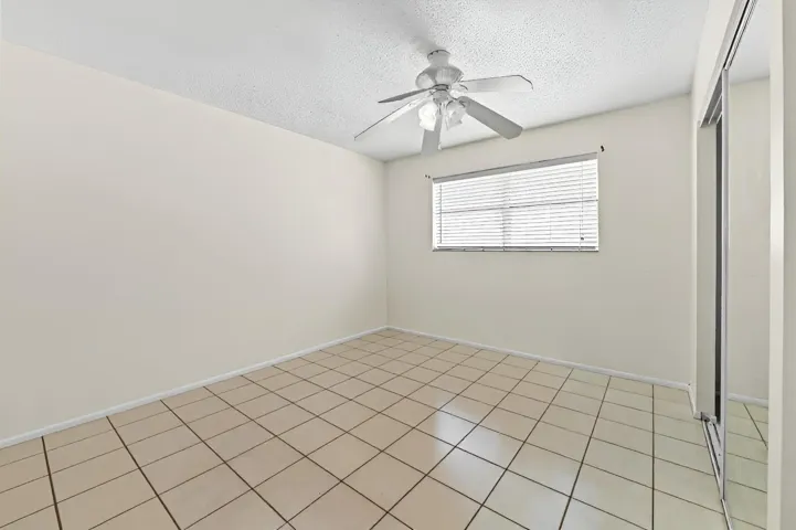 14 Bedroom 01_decl