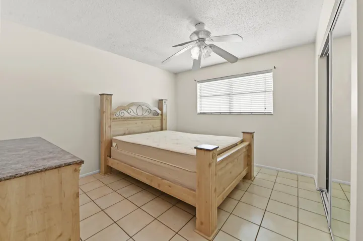 14 Bedroom 01