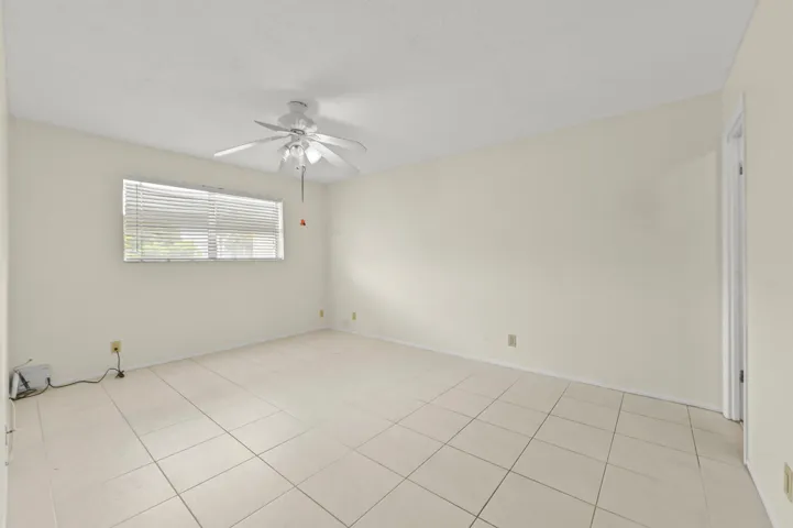 17 Bedroom 01