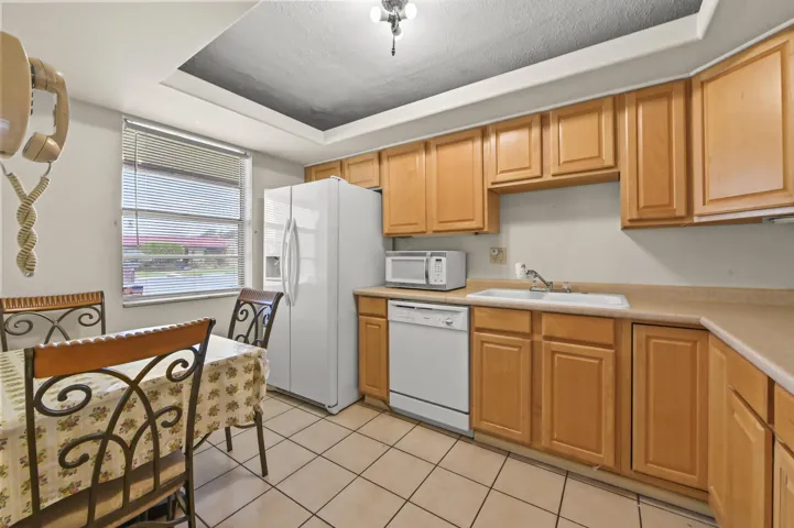05 Kitchen 01