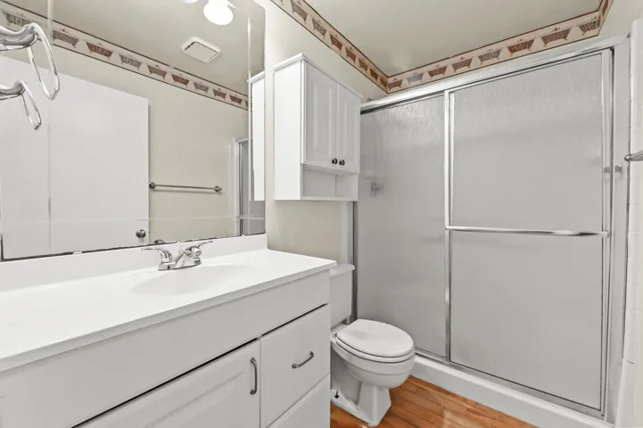16 Bathroom 01