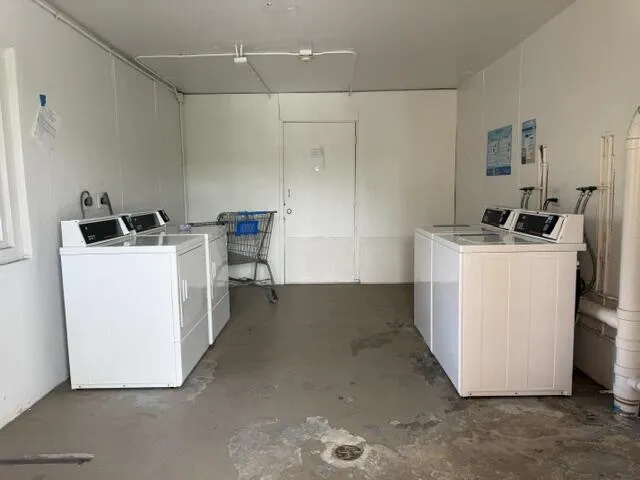 Floor laundry room