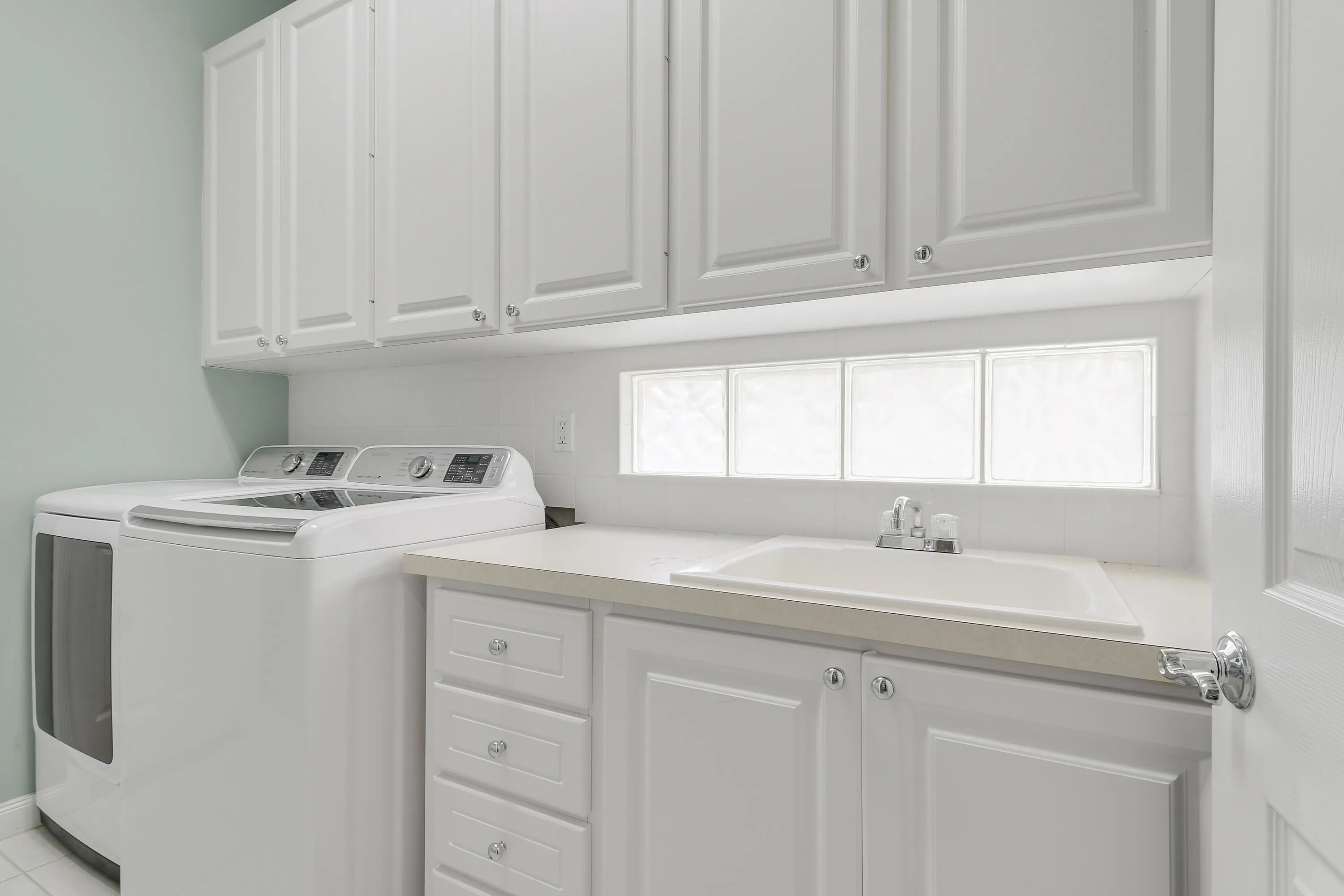 805 Niemen Dr Laundry room