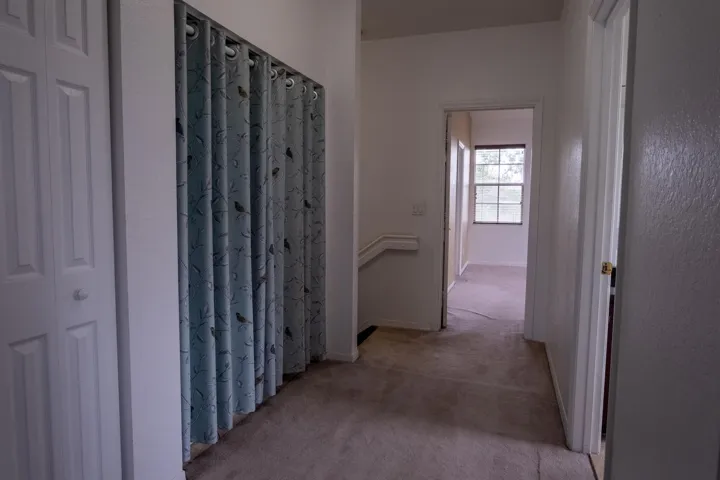 27 3rd fl hall looking west