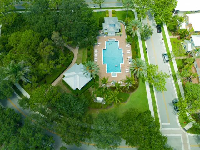 32 Drone Pool