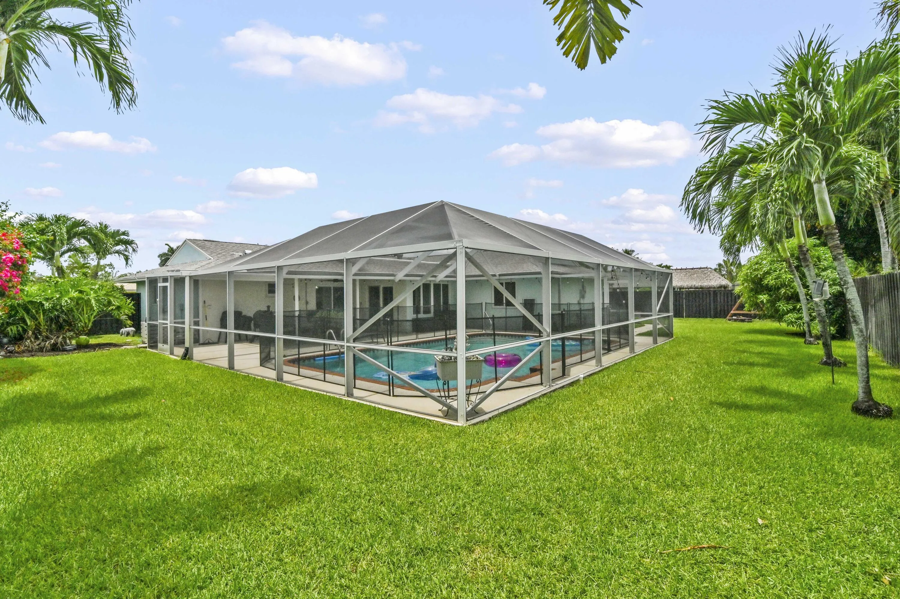 33 Backyard 01