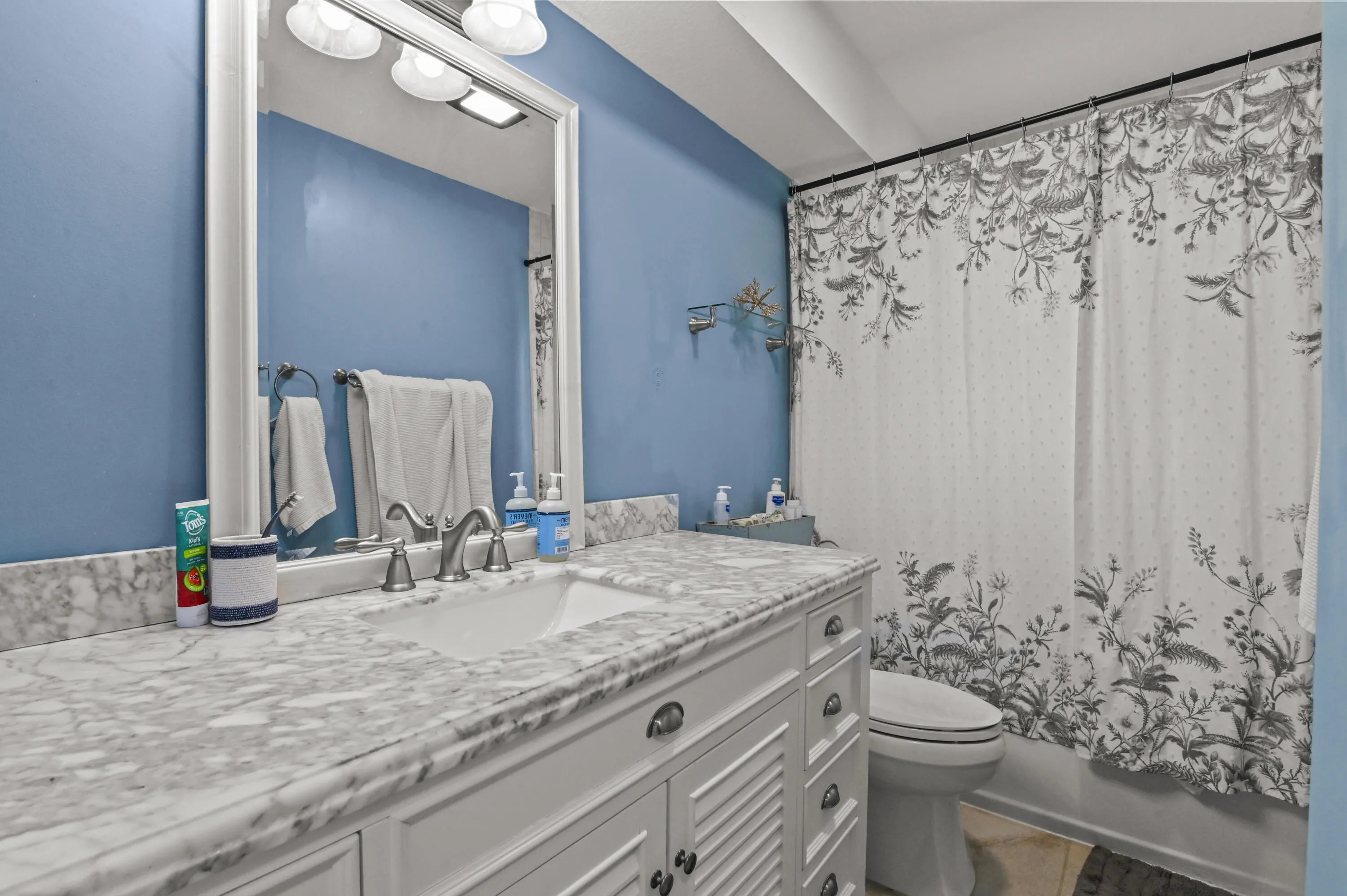 28 Bathroom 01