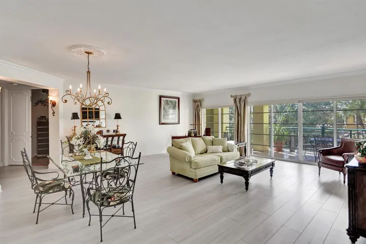 LIVING/DINING ROOM