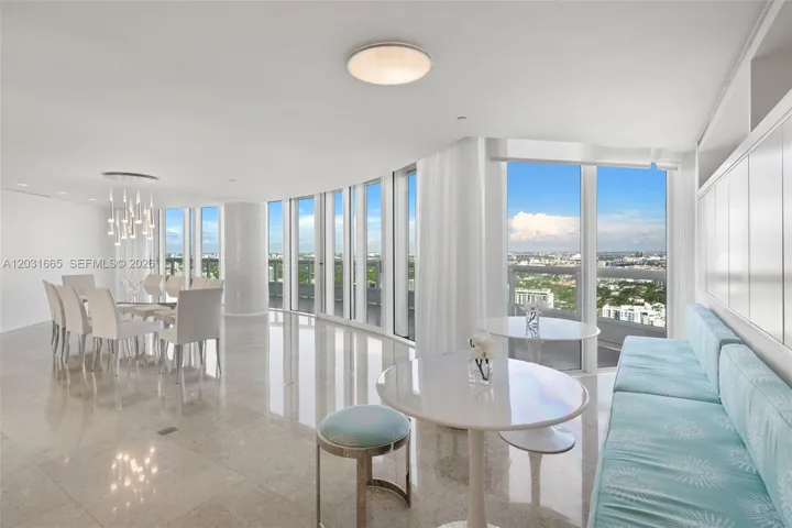 Breakfast Area adjacent to Dining Room and Kitchen