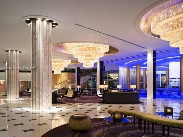 FB hotel Blue Bar