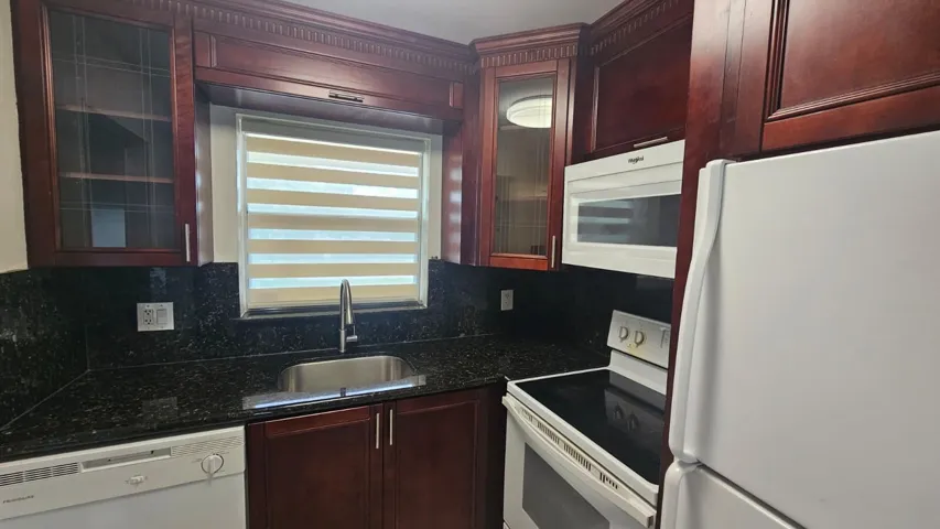 9911 SANDLEFOOT_KITCHEN 1
