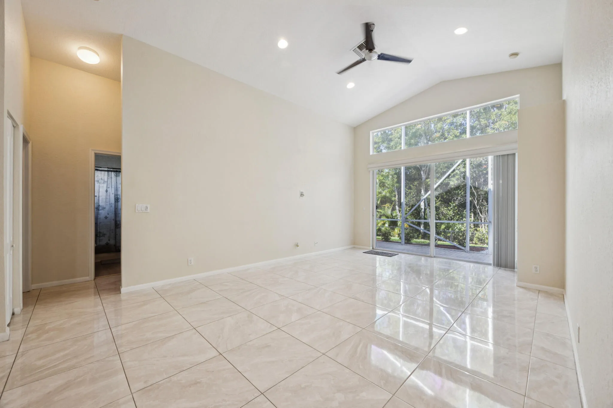 Living Area / View of Lanai