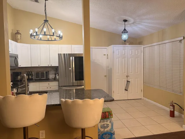 Pic 23 Kitchen 1
