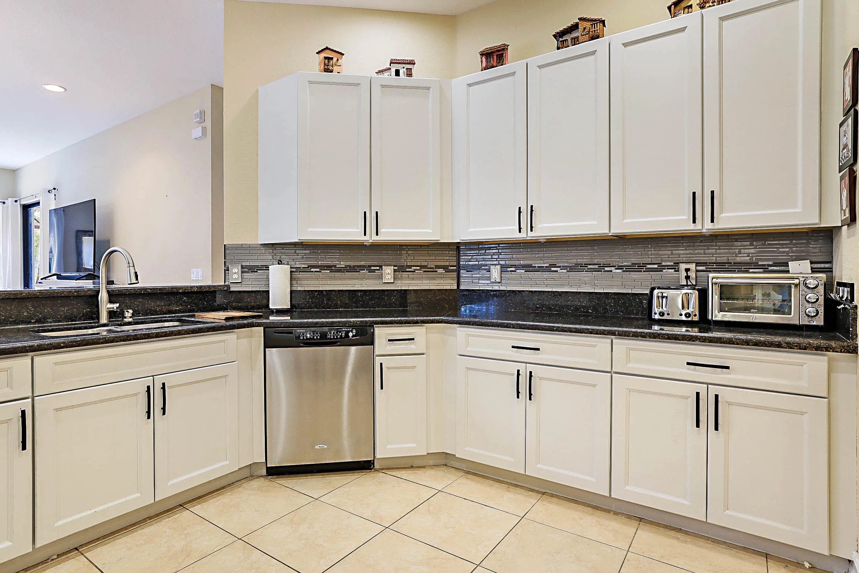 7593 NW 113th Ave -17