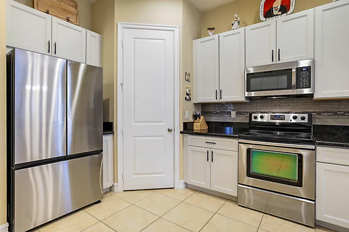 7593 NW 113th Ave -20
