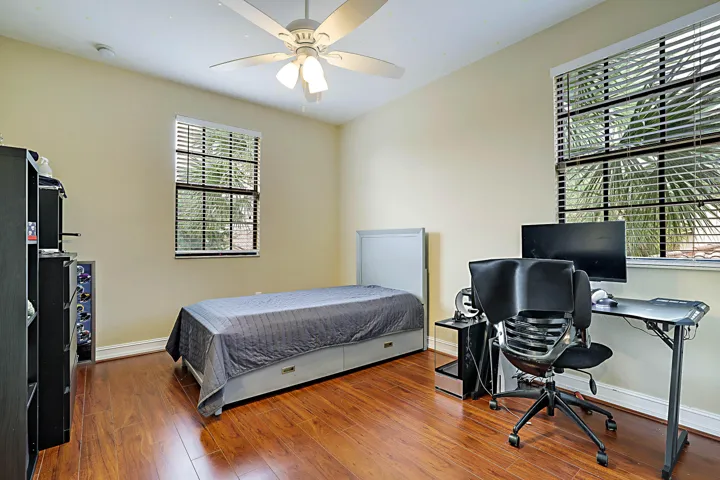 7593 NW 113th Ave -36