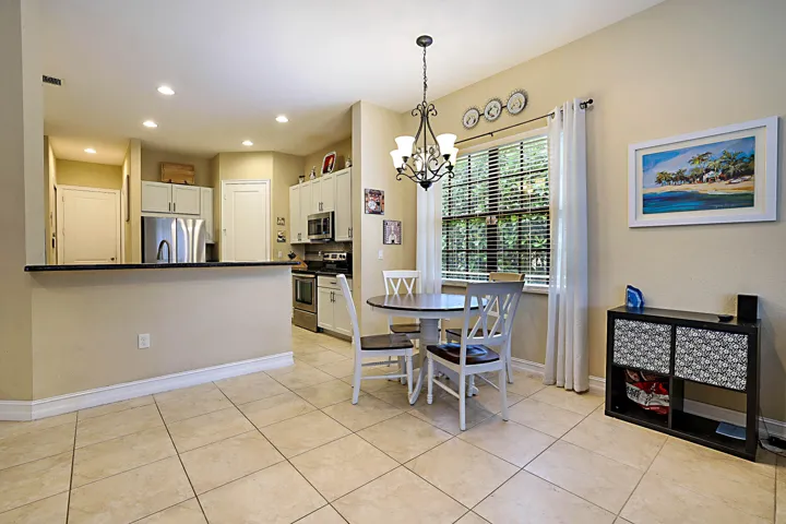7593 NW 113th Ave -16