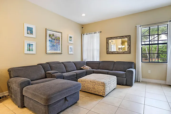 7593 NW 113th Ave -13