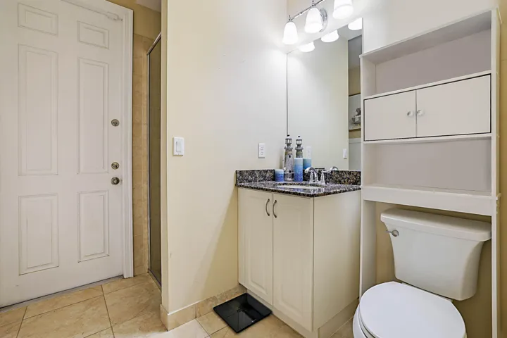 7593 NW 113th Ave -23