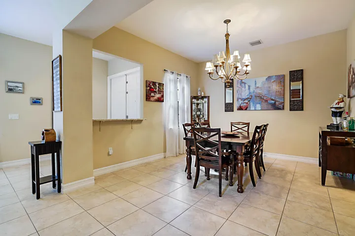 7593 NW 113th Ave -9