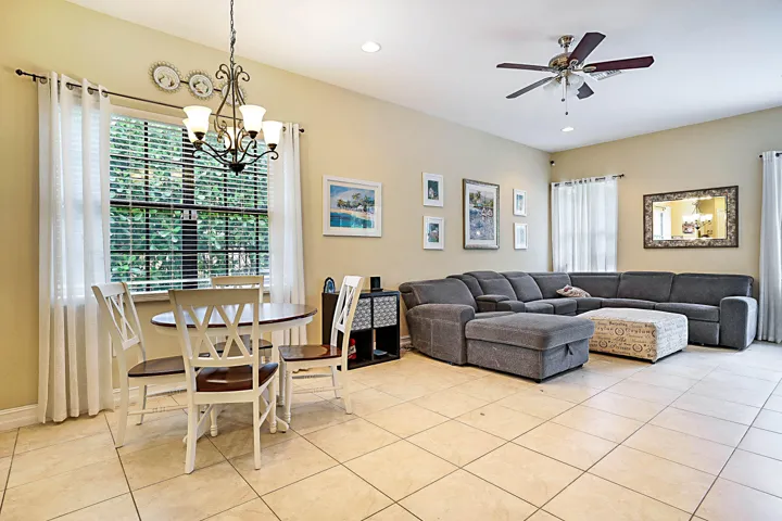 7593 NW 113th Ave -12