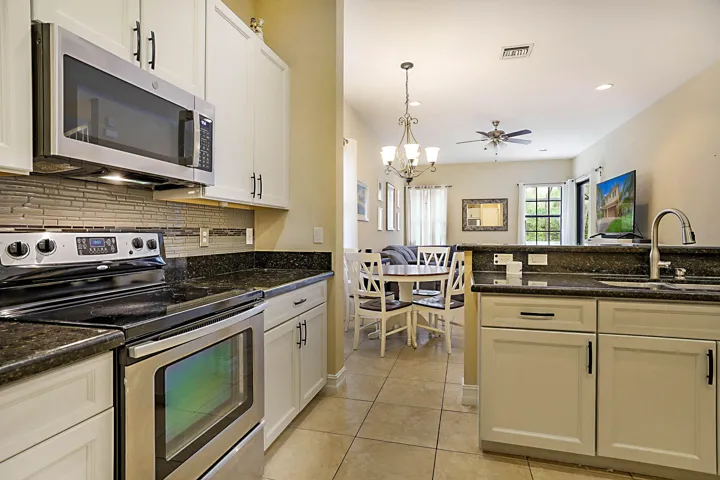 7593 NW 113th Ave -22