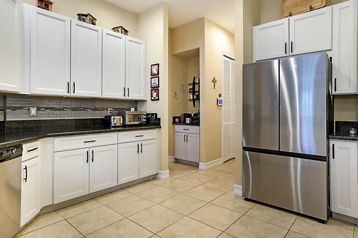 7593 NW 113th Ave -21