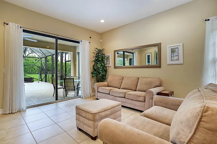 7593 NW 113th Ave -5