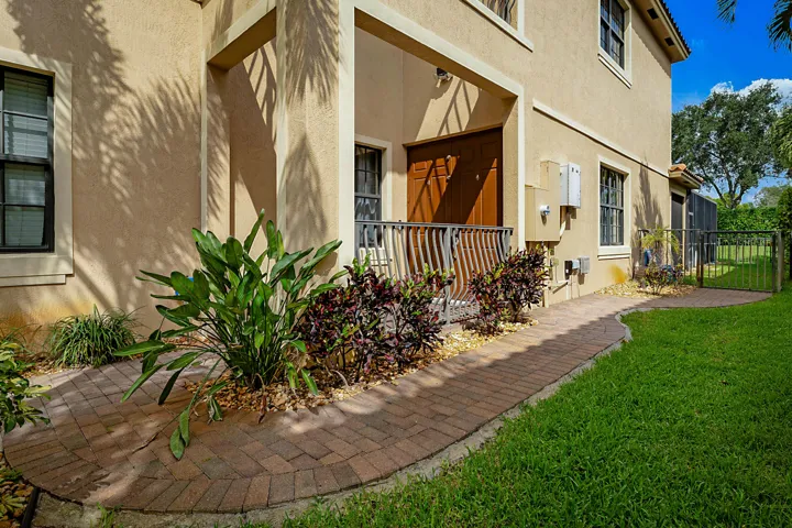 7593 NW 113th Ave -45