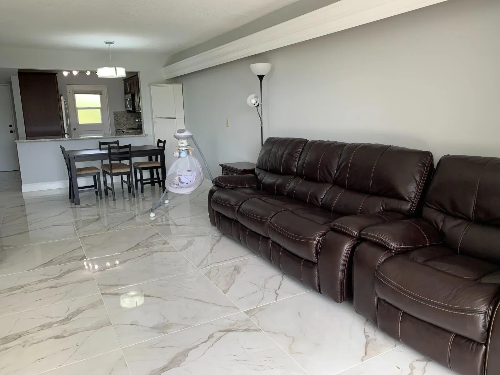 5700 311 living room