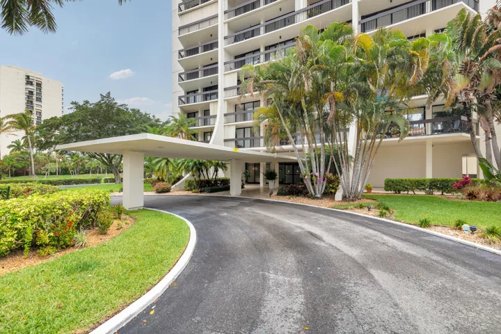 Front of The Washington. Circular drive and cover for sun or rain! Inside gated community of Land of The Presidents.