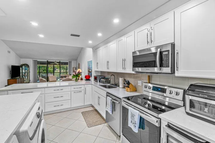 007-61EastgateDrive-D-BoyntonBeach-FL-33