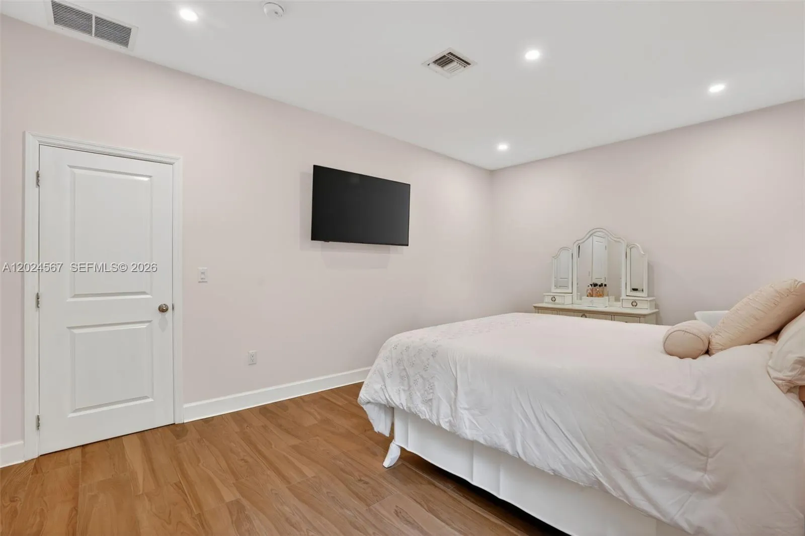 Property photo 374