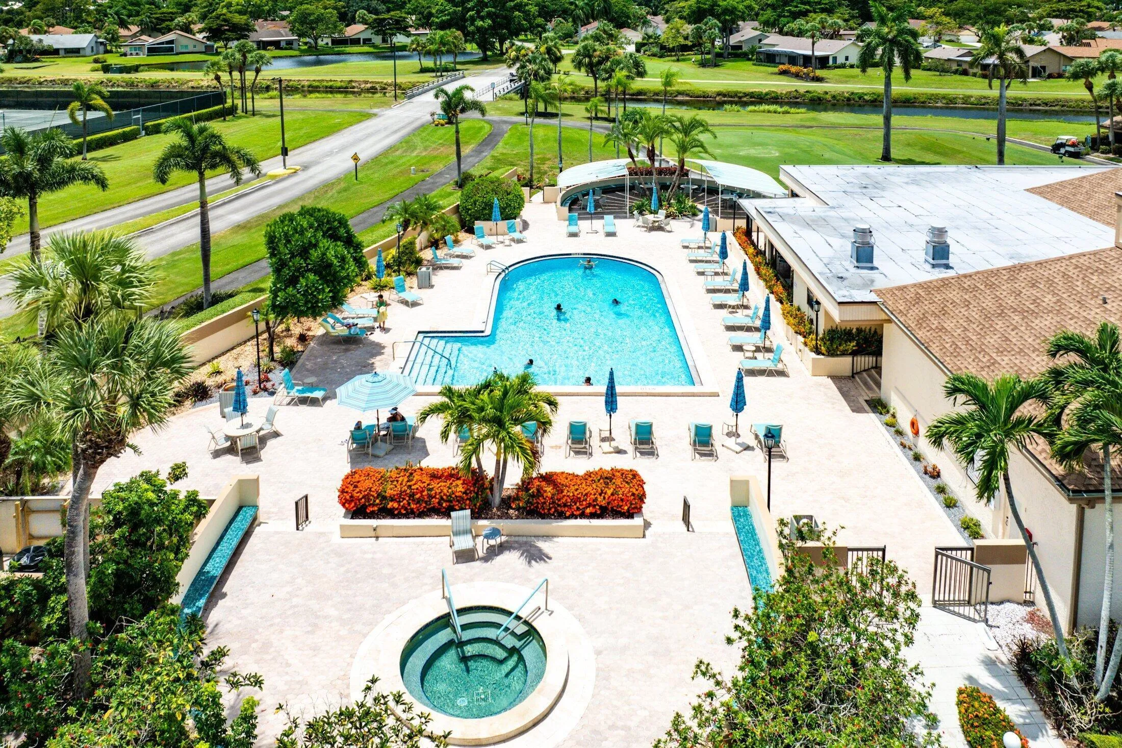 Country Club Whirlpool & Pool