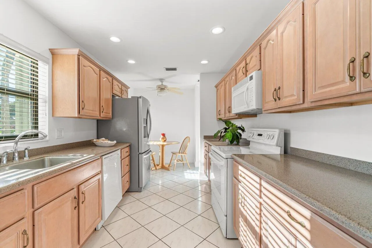 Eat-In Kitchen