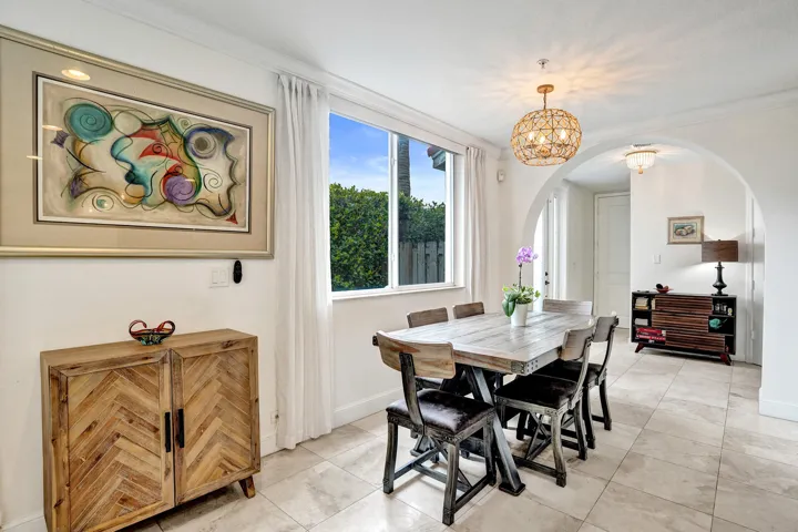 Light and Bright Dining Area