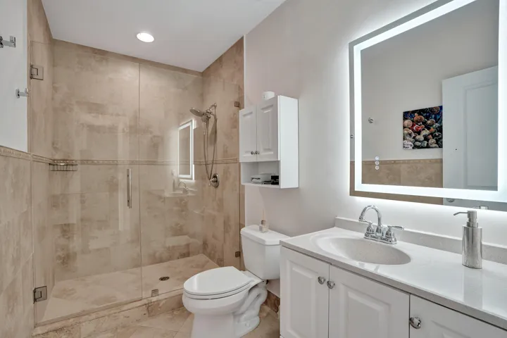 En Suite Second Floor Guest Bathroom