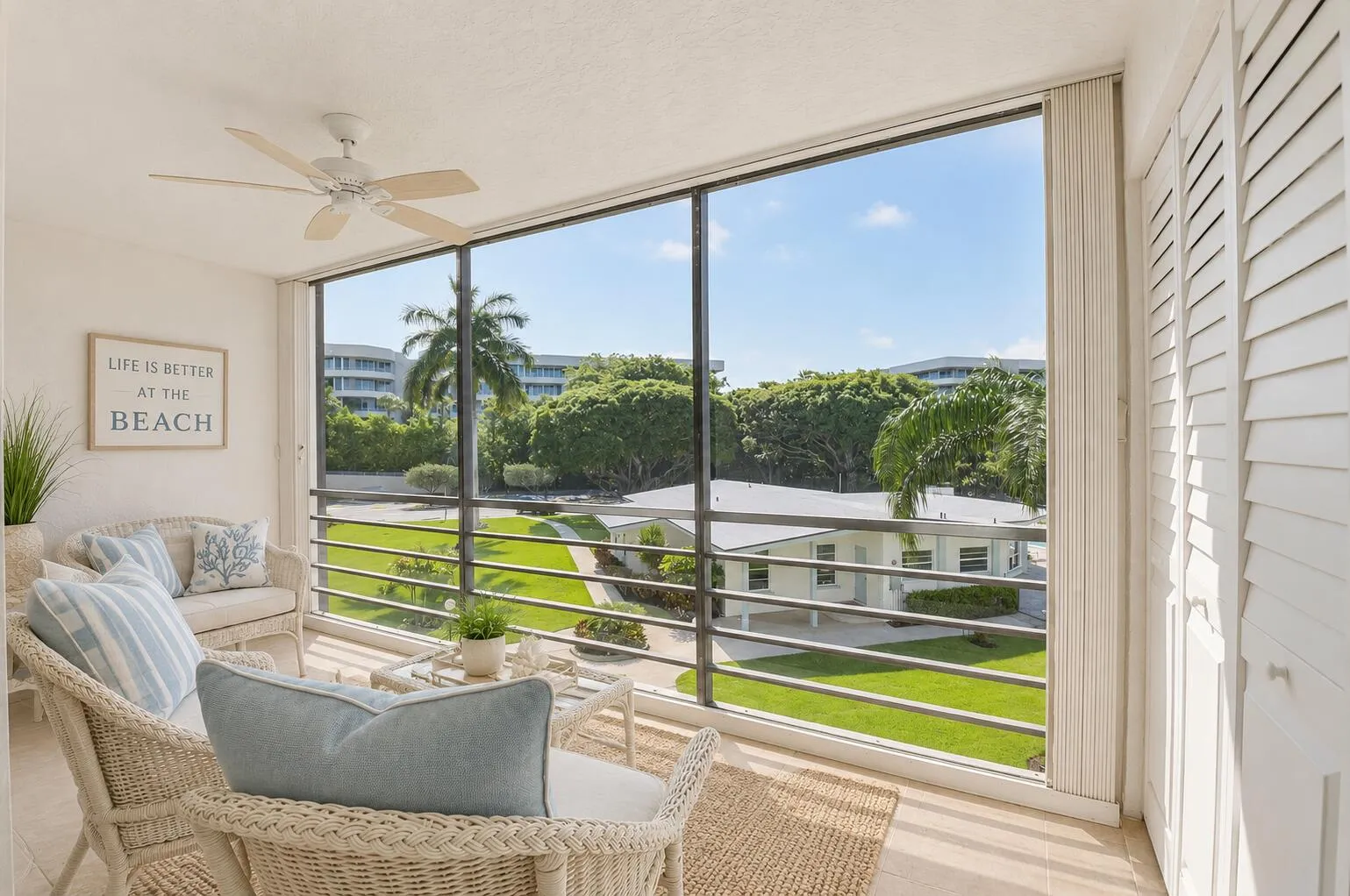 555 Banyan Tree 307 Coastal Staged Porch