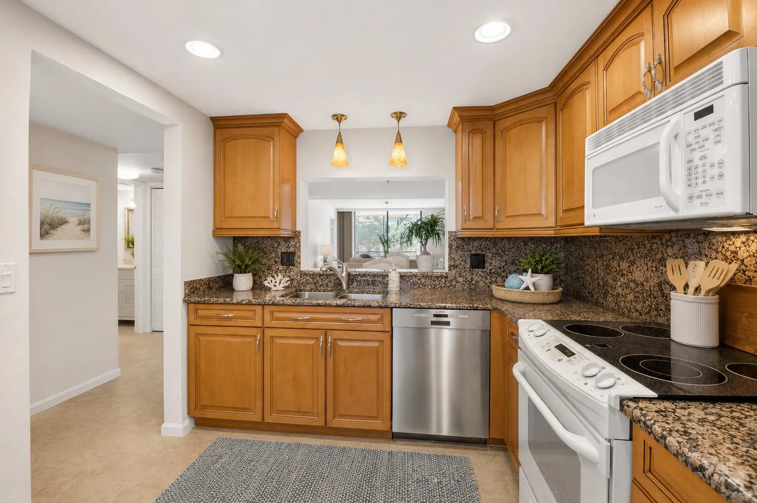 555 Banyan Tree 307 Kitchen Coastal w/ Natural Cabinetry