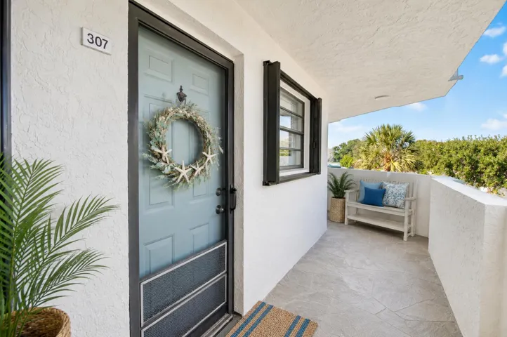 555 Banyan Tree Lane 307 Coastal Vibe