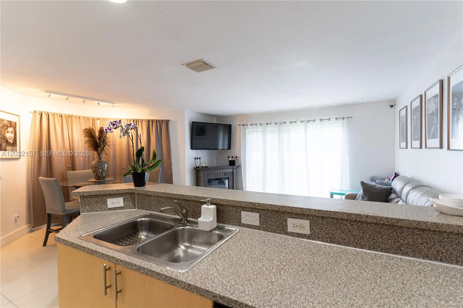 Kitchen-Family Room Area