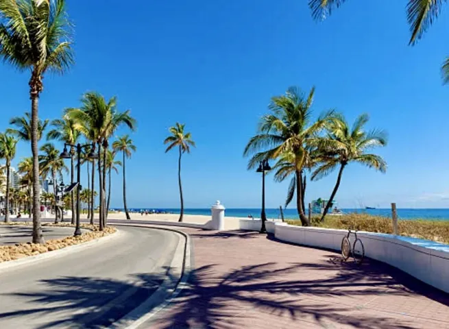 conveniently located a stroll away from Ft. Laud. famous strip, restaurants, nitelife, Hugh Taylor park