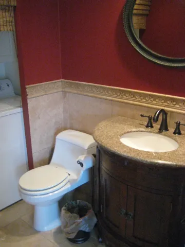 1/2 Bath