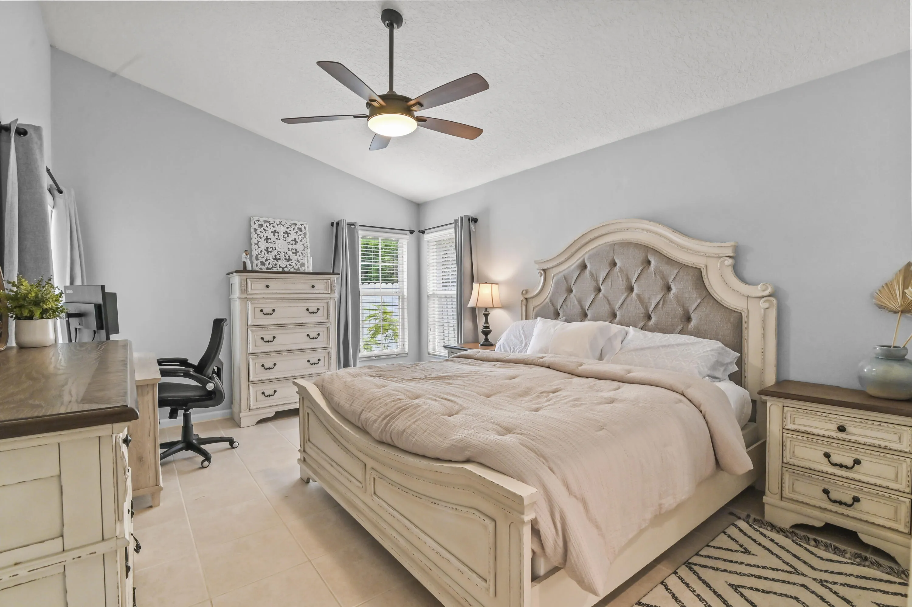 19 Bedroom 01