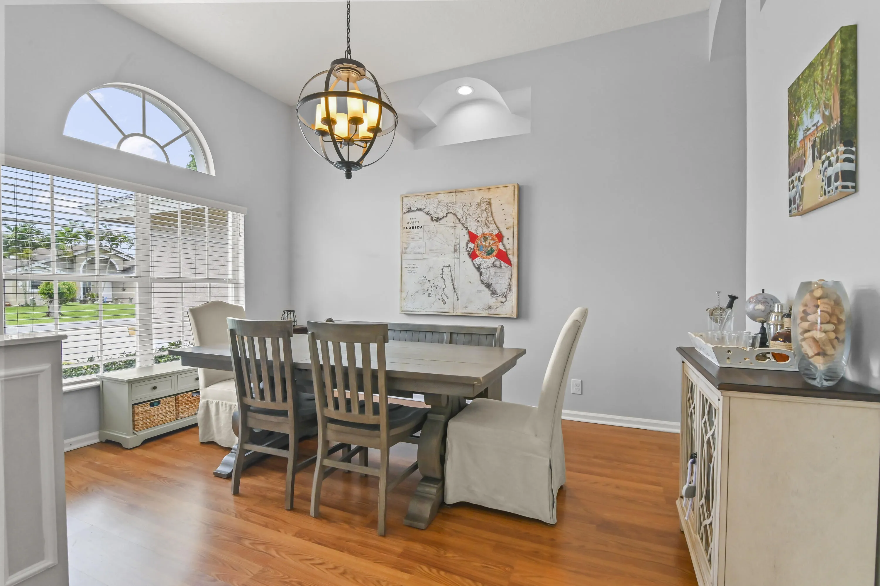 09 Dining room 01