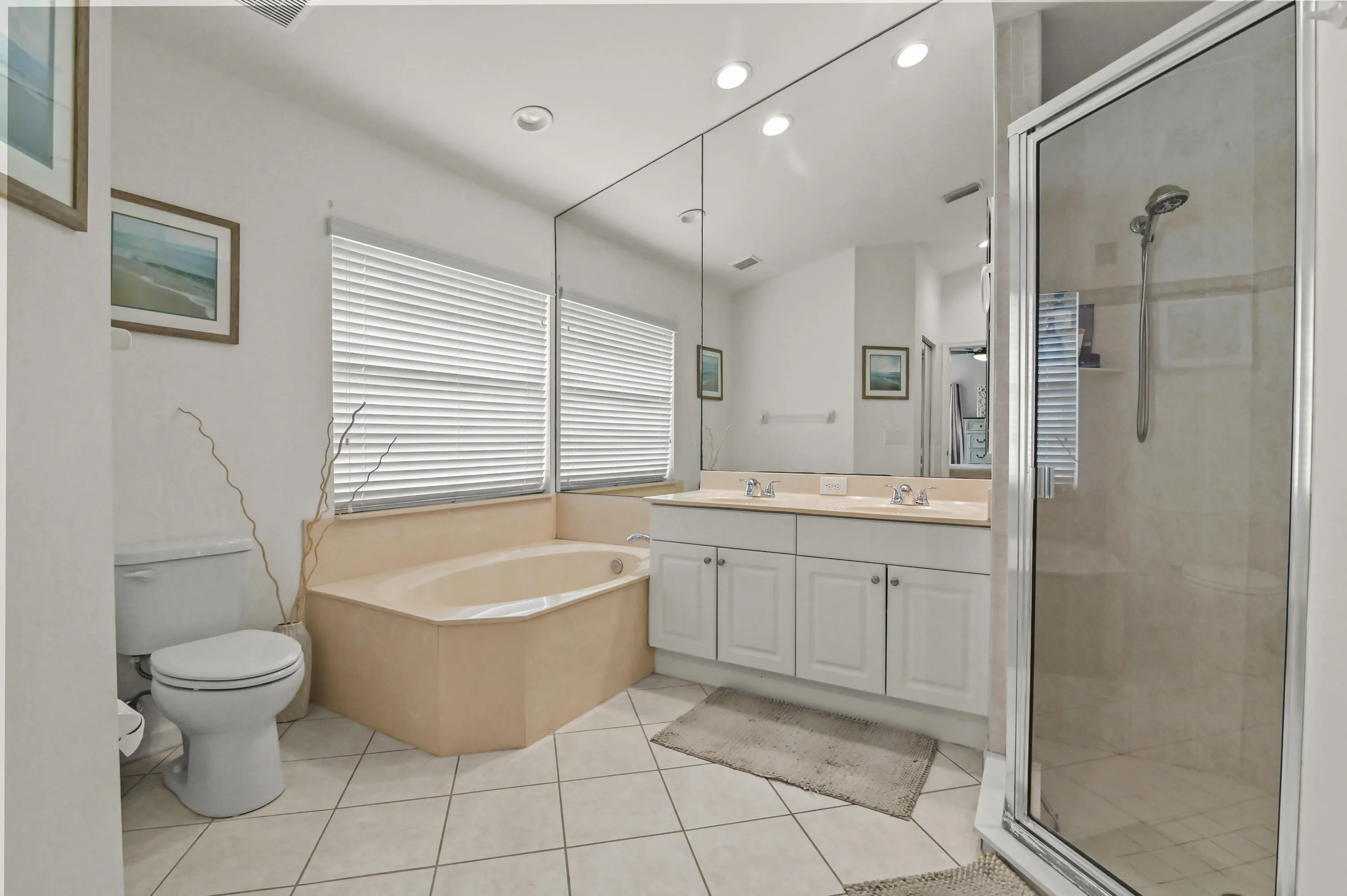 23 Bathroom 02