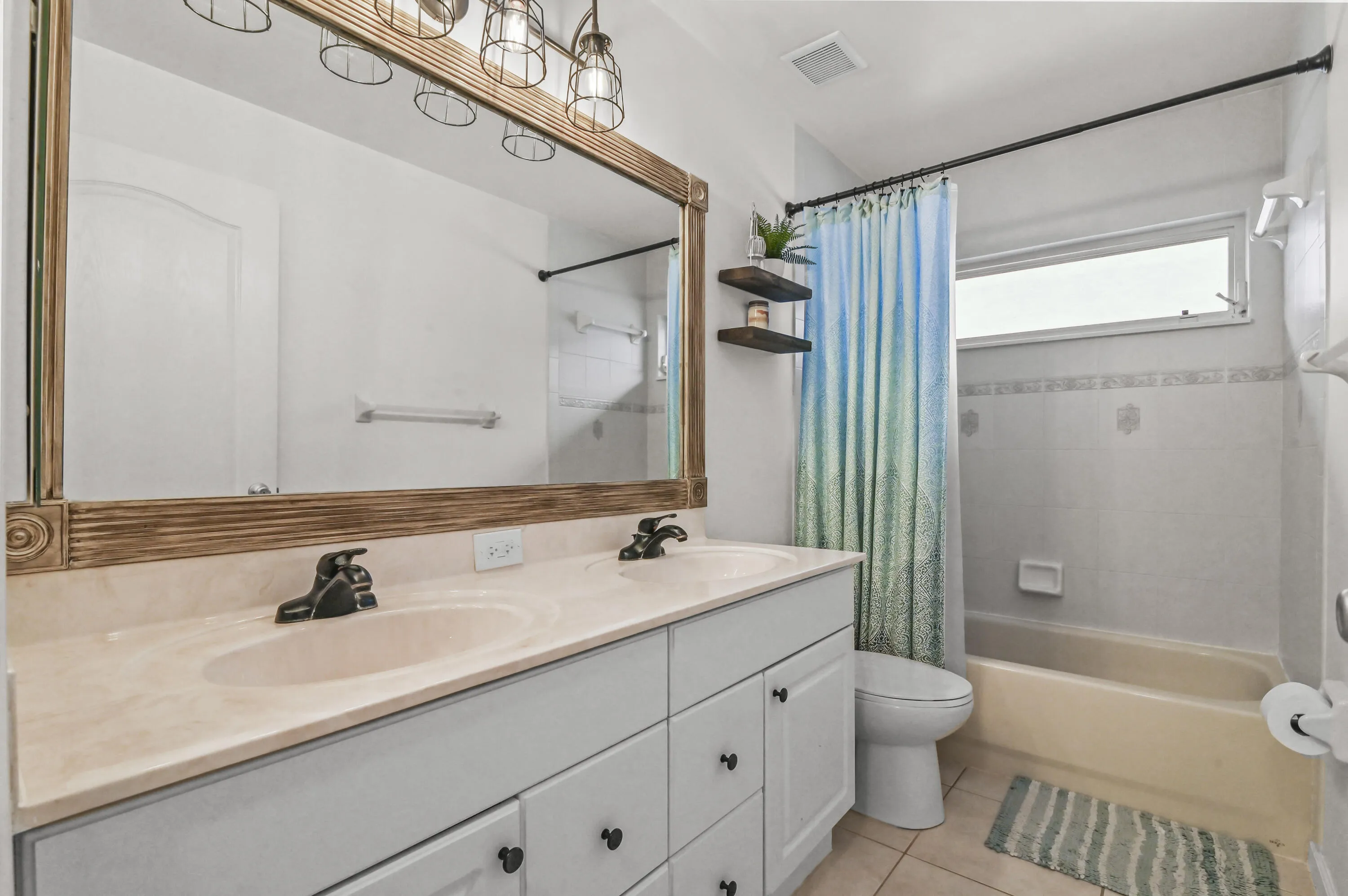 26 Bathroom 01
