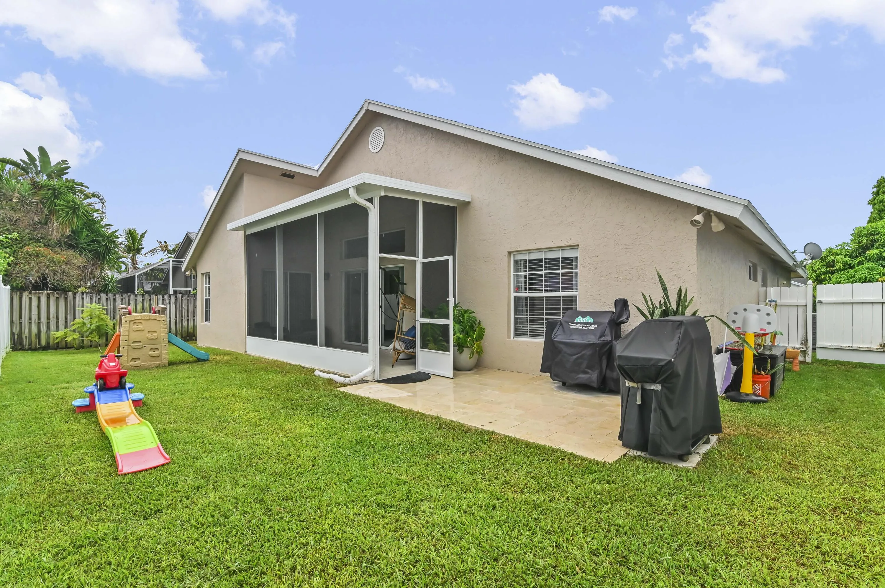 33 Backyard 02