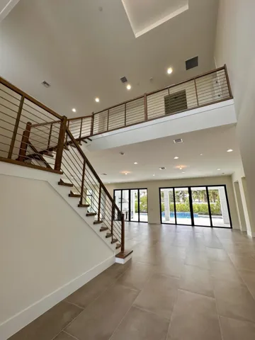 Dramatic 2-story entry!